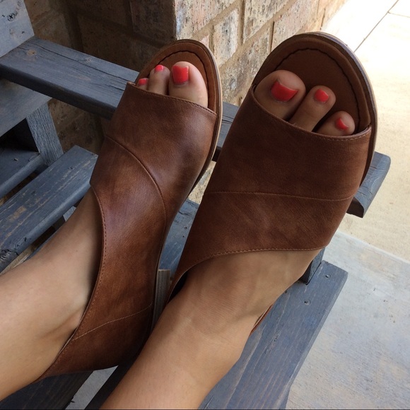 Cut Out Flats - Picture 2 of 6